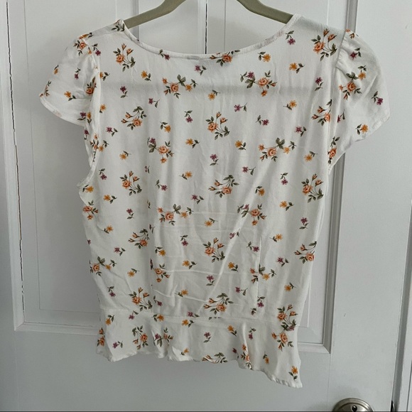 American Eagle Floral Blouse - Picture 2 of 3